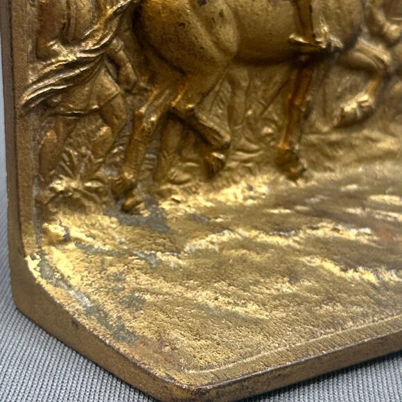 VTG Cast Metal Bookend Knight Horseback Medieval Battle Scene Gold Finish Goth - Picture 10 of 15